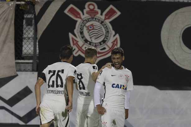Rodriguino, Marlone em Camacho comemorando gol contra o Vasco pela semifinal da Flórida Cup