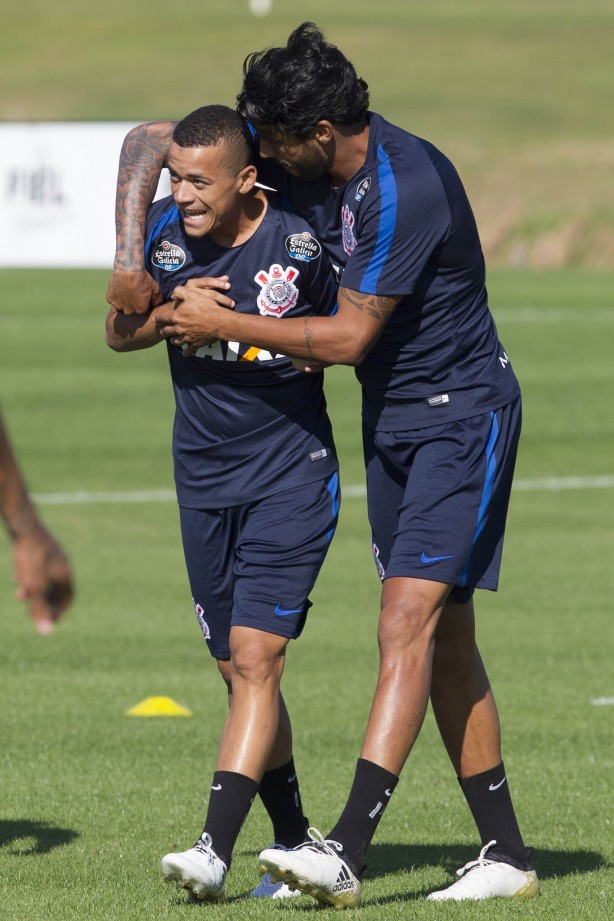 Abraço entre Vilson e Luidy durante o treino da tarde da Flórida Cup