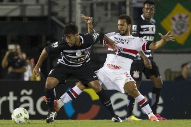 Camacho e Moisés em jogo pela final da Flórida Cup 2017 contra o São Paulo