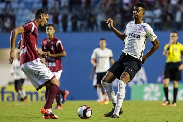 Carlinhos atuando contra a Juventus pela semifinal da Copinha 2017