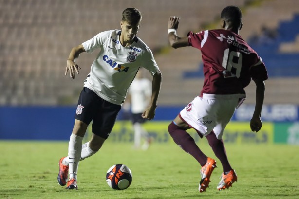 Matheus em jogada contra a Juventus pela semifinal da Copinha 2017