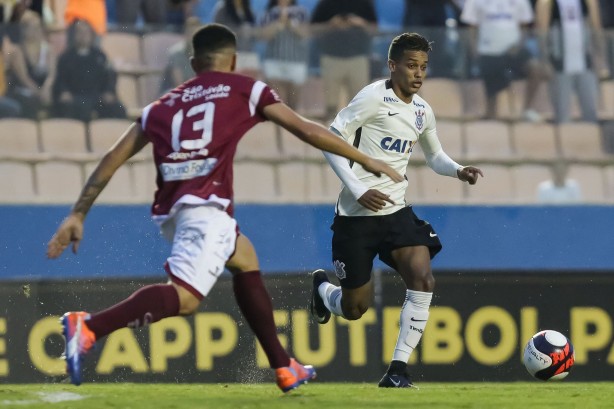 Pedrinho atuando contra a Juventus pela semifinal da Copinha 2017