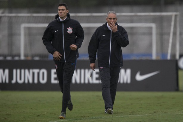 Matheus é filho de Tite e também membro da comissão