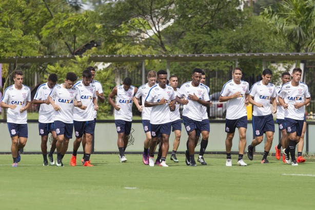 Elenco do Corinthians em treinamento pela primeira vez no CT Joaquim Grava depois da Flórida Cup