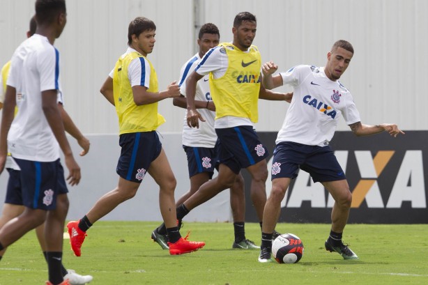 Gabriel, Romero e Bruno Paulo no treino no CT Joaquim Grava