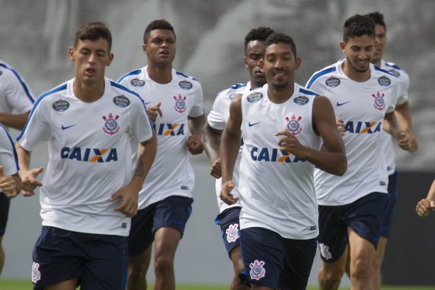 Léo Príncipe, Bruno Paulo e elenco correndo no CT Joaquim Grava após a Flórida Cup 2017