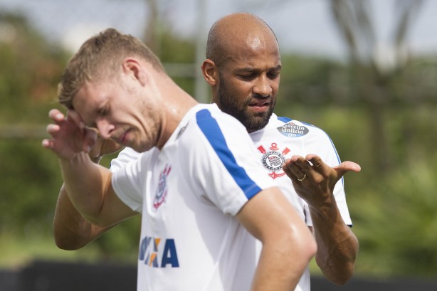 Marlone e Felipe Bastos no primeiro treino do Corinthians no CT Joaquim Grava após a Flórida Cup