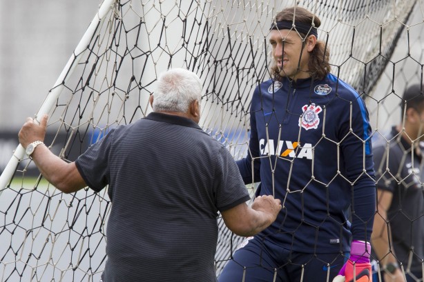 Com Walter lesionado, Cássio segue como goleiro titular