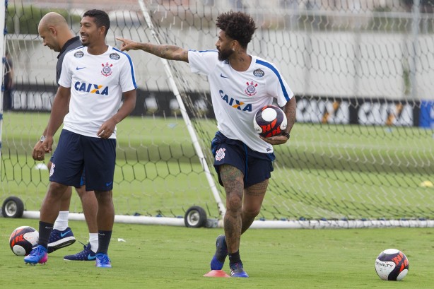 Jogadores participam de treino no CT Joaquim Grava, nesta quinta