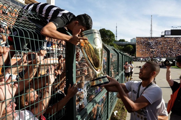 Jogadores comemoram o título da Copa São Paulo de futebol Jr
