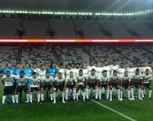 Grupo de atletas ganhou carinho da torcida na Arena