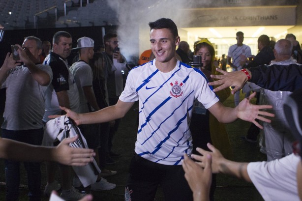 Campeão da Copinha, Mantuan foi apresentado no time profissional