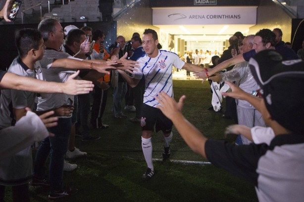 Voltando da Seleção, Rodriguinho também se apresentou com o elenco