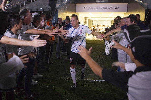 Voltando da Seleo, Rodriguinho tambm se apresentou com o elenco