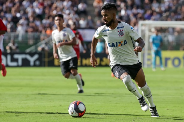 Titular em todos os nove triunfos, Marquinhos pertence ao Timão até o fim de 2018