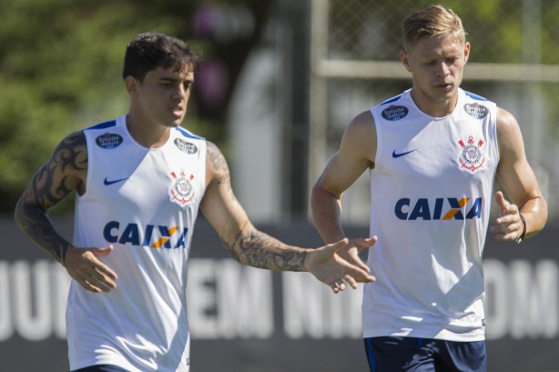 Fagner e Marlone correram pelo gramado