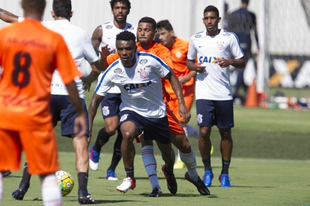 Paulo Roberto foi escalado por Carille diante do Atibaia