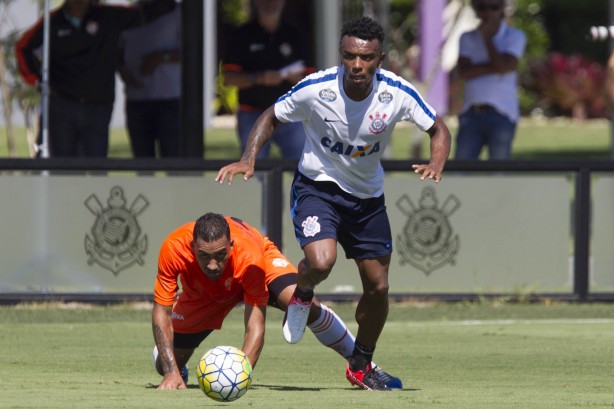 Volante participou de jogo-treino contra o Atibaia no CT, na segunda-feira