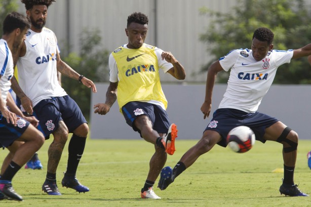 Reservas participaram de treino em campo reduzido