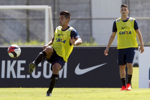 Guilherme domina lançamento em meio ao coletivo