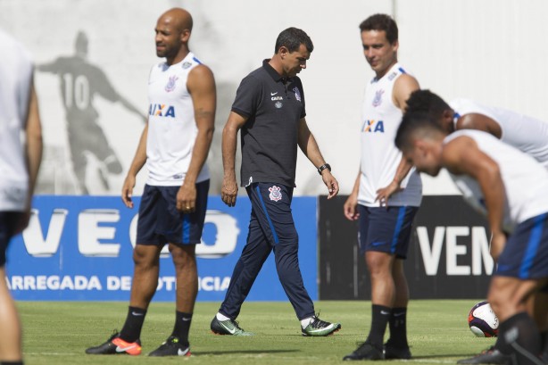 Jadson participou do treino, mas não está entre os relacionados