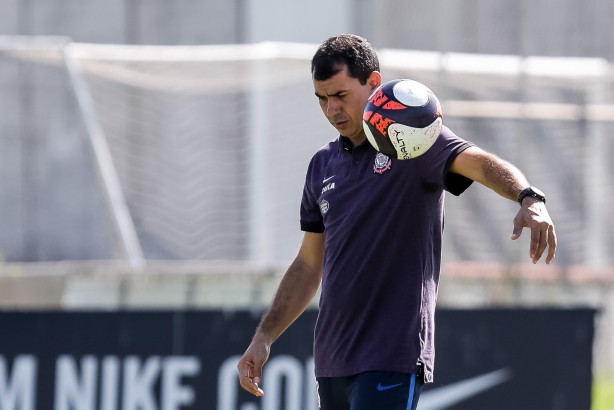 Fábio Carille durante treino no CT Joaquim Grava