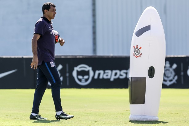 Fábio Carille preparando o time para duelo contra o Audax em treino no CT