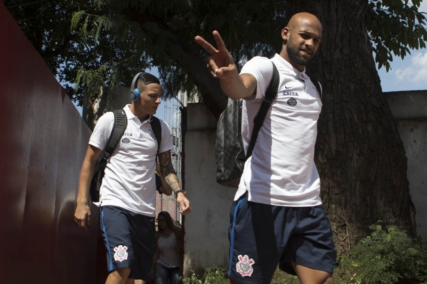Fellipe Bastos e Léo Jabá chegando no estádio José Liberatti para partida contra o Audax