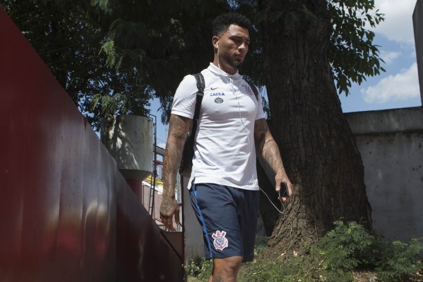 Kazim chegando ao estádio José Liberatti para partida contra o Audax