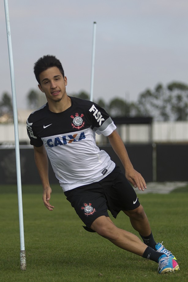 Matheuzinho chegou a treinar no Timão em 2013, mas logo foi emprestado