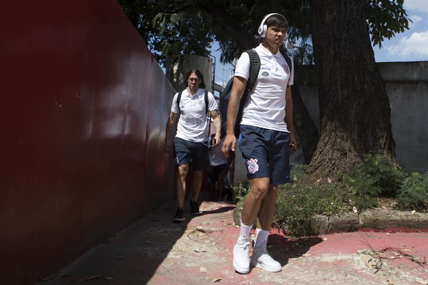 Romero chegando ao estádio José Liberatti para partida contra o Audax