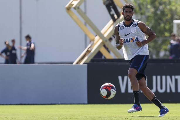 Zagueiro Vilson durante atividade no CT Joaquim Grava