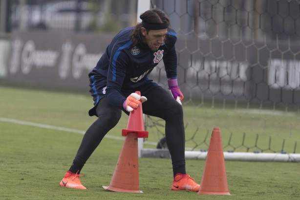 Cássio em ação no treino do Corinthians no CT Joaquim Grava