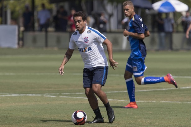 Jadson pode reestrear no Dérbi contra o Palmeiras