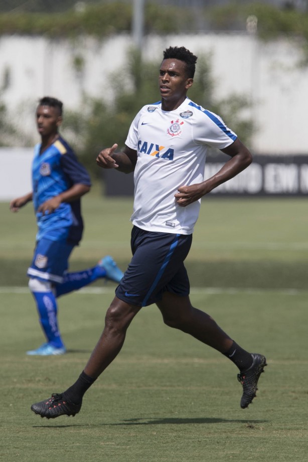 Jô durante treino da tarde e jogo treino contra o Água Santa