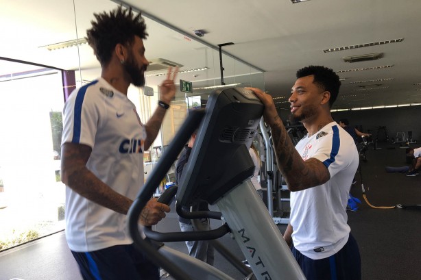 Kazim em momento descontraído com o amigo Cristian