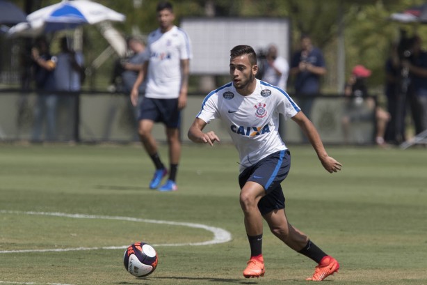 Maycon durante jogo treino contra o Água Santa