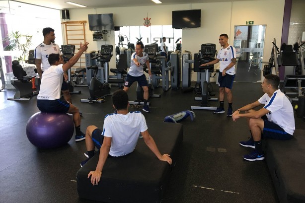 Titulares realizaram treino leve na academia