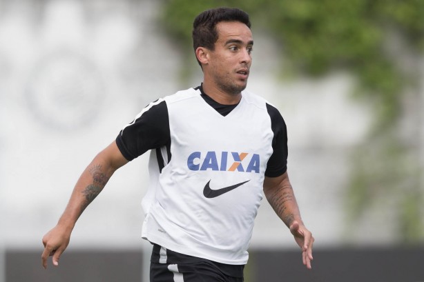 Jadson durante treino aberto à torcida na Arena Corinthians