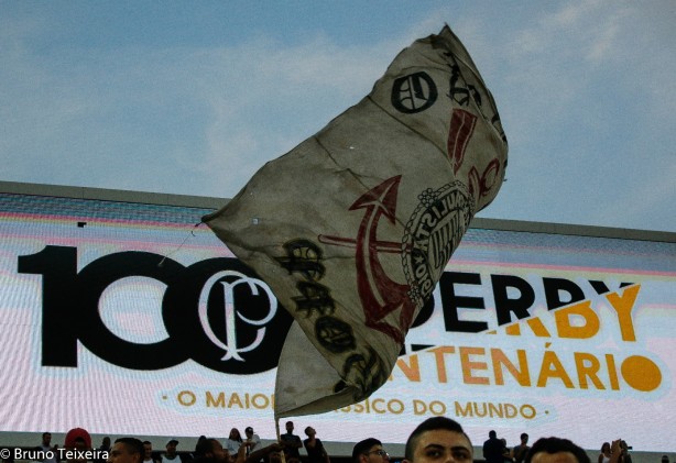 Telo da Arena Corinthians com o logo da Arena