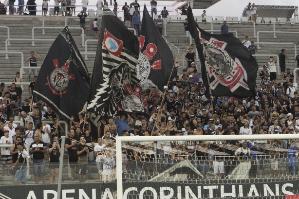 Torcida compareceu na Arena durante treino que antecedeu o Dérbi