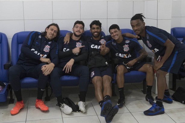 Cssio, Caique, Vilson, Giovanni e Paulo Roberto; apenas o primeiro ser titular