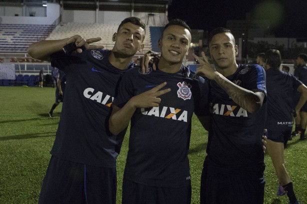 Marciel, Jabá e Arana também brincam com fotógrafo do Timão