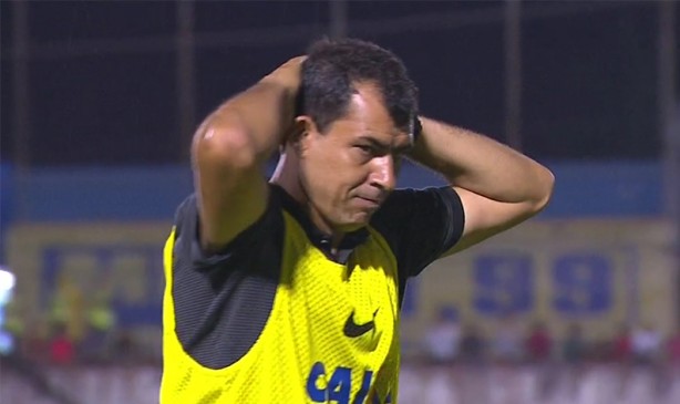 Carille lamentando gol perdido de Jô durante o segundo tempo