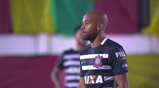 Fellipe Bastos durante a partida entre Brusque e Corinthians