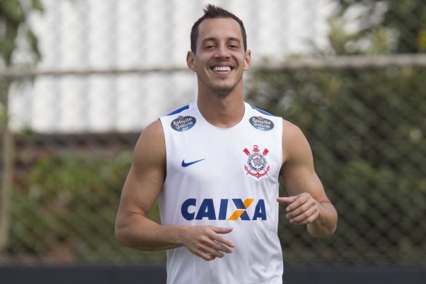 Recuperado de leve contusão, Rodriguinho trabalhou em dois períodos no CT