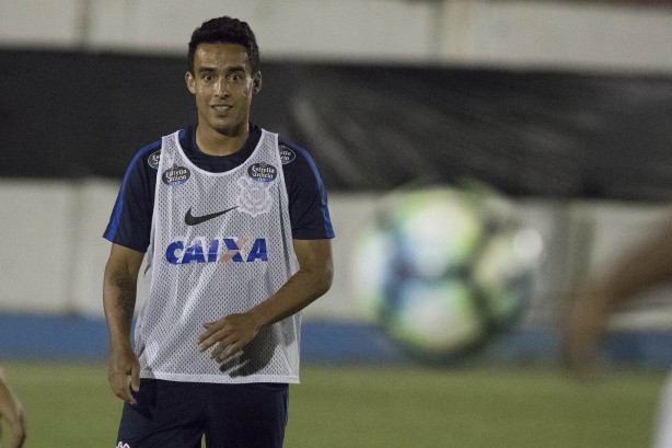 Jadson em treinamento no estádio Augusto Bauer