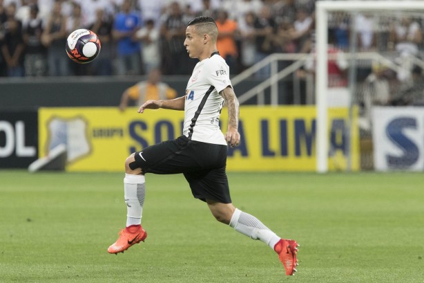 Foi dos pés de Guilherme Arana que saiu o cruzamento para o gol de Jô