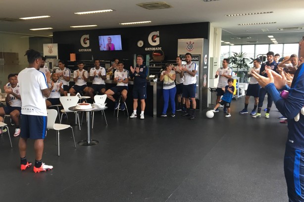 Ambiente no elenco é positivo após vitória no clássico