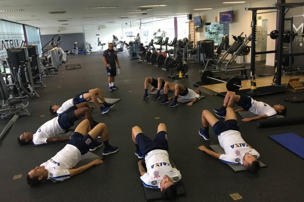 Titulares treinaram na academia do clube